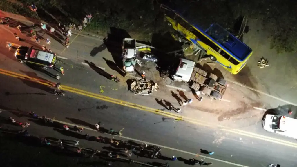 Tragédia no Trânsito: grave acidente na BR-101 deixa um condutor morto em Serra-sede Tragedia no Trânsito: acidente grave na BR-101 deixa um condutor morto em Serra-sede