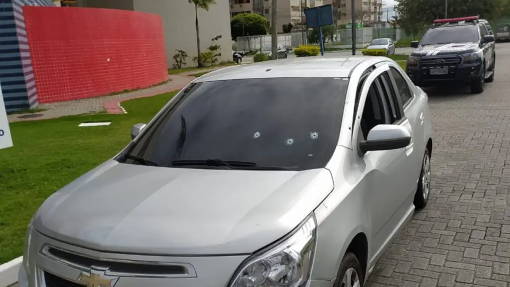 Motorista dirige por 5 km em busca de socorro após ser baleado em Jardim Limoeiro Motorista dirige por 5 km em busca de socorro após ser baleado em Jardim Limoeiro
