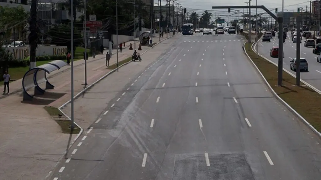 Homem baleado é abandonado na frente de hospital particular em Carapina Homem baleado é abandonado na frente de hospital em Carapina