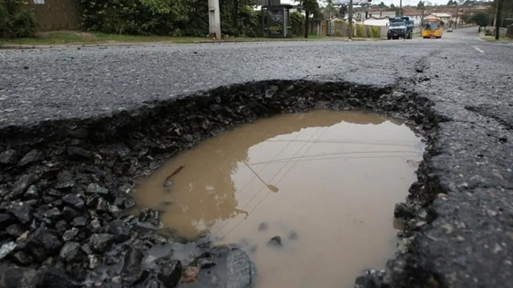 Justiça condena município de Vila Velha a indenizar motociclista após queda em buraco Vila Velha perde processo de morador na Justiça