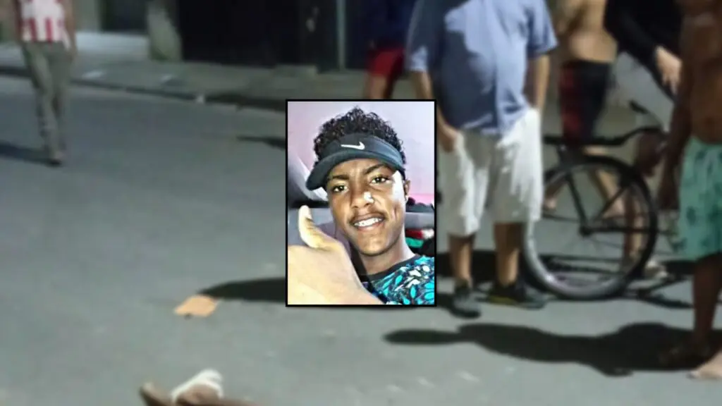 Jovem é executado com rajadas de tiros no meio da rua em Balneário de Carapebus Jovem é executado com rajadas de tiros no meio da rua em Balneário de Carapebus