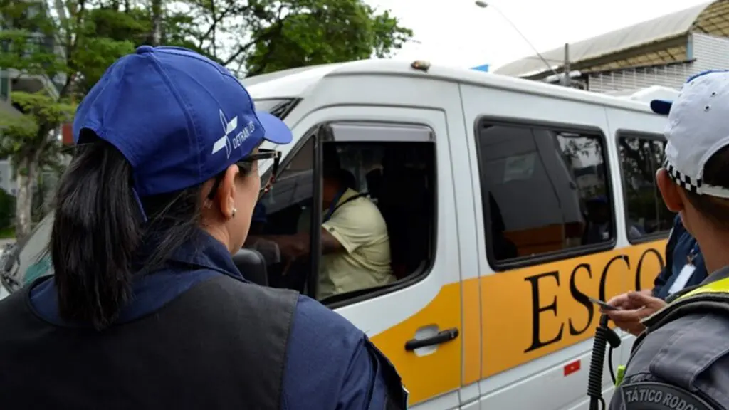 DETRAN ES aperta o cerco contra irregularidades no transporte escolar na Grande Vitória