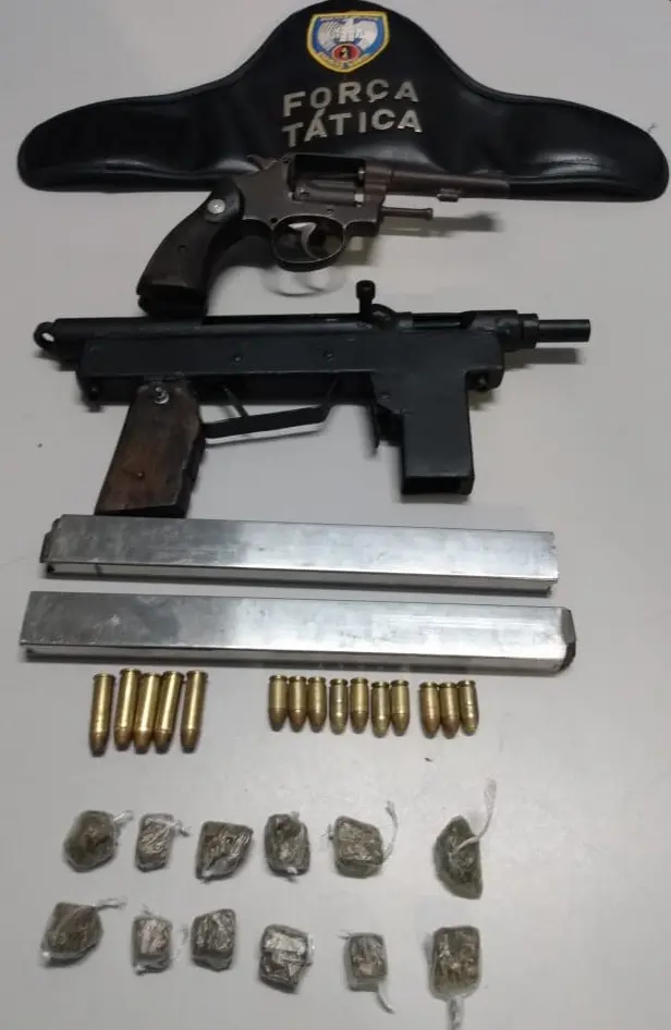 Polícia Militar cerca biqueira recheada de maluco e encontra trabucos em Aracruz