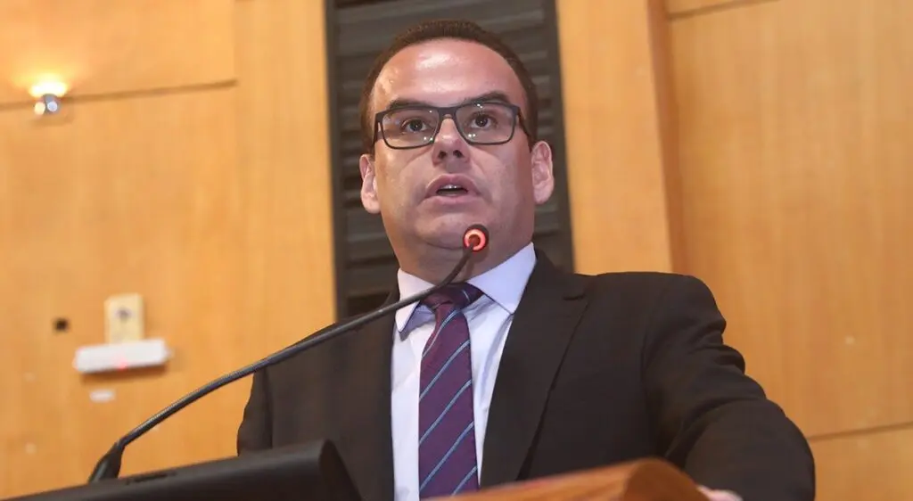 O deputado Denninho Silva vem sendo o parlamentar à frente dessas fiscalizações da CPI