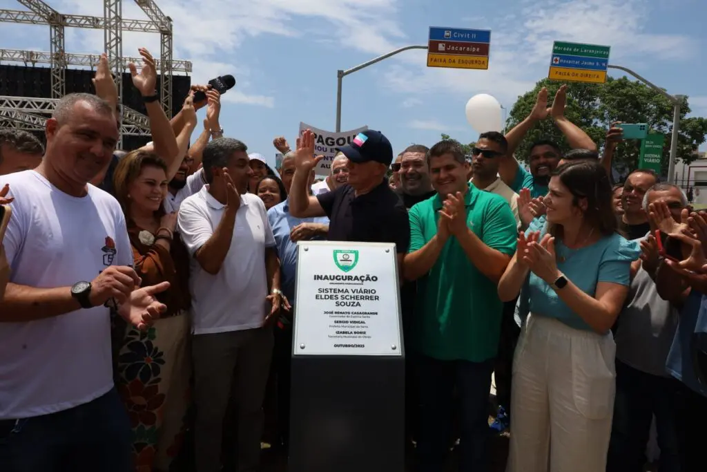 Sergio Vidigal celebra inauguração da Rotatória do Ó ao lado de Renato Casagrande