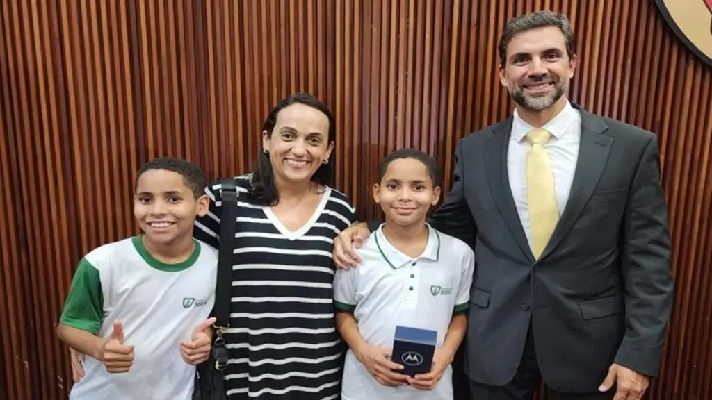 Estudante da Serra conquista prêmio em concurso de redação da Polícia Federal.