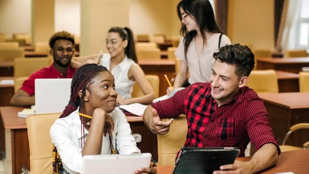 Governo do ES anuncia 4.500 vagas em cursos de nível superior para 2024 Governo aumentará para mais de 4500 as vagas para cursos de nível superior em 2024.