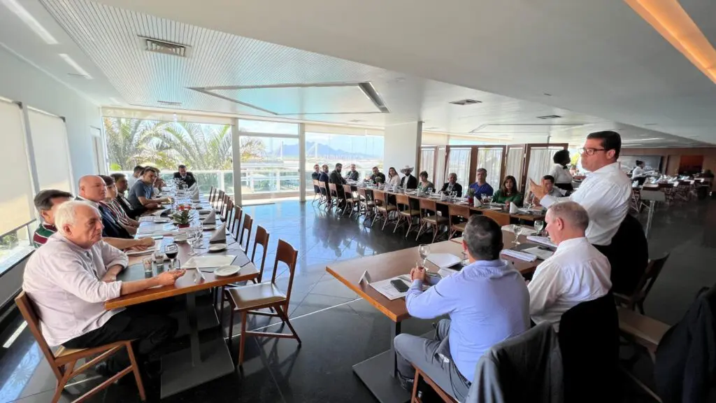Deputados da ALES se reúnem para tratar do planejamento orçamentário do ES para 2024 Deputados da ALES reunidos sob liderança do deputado Marcelo Santos