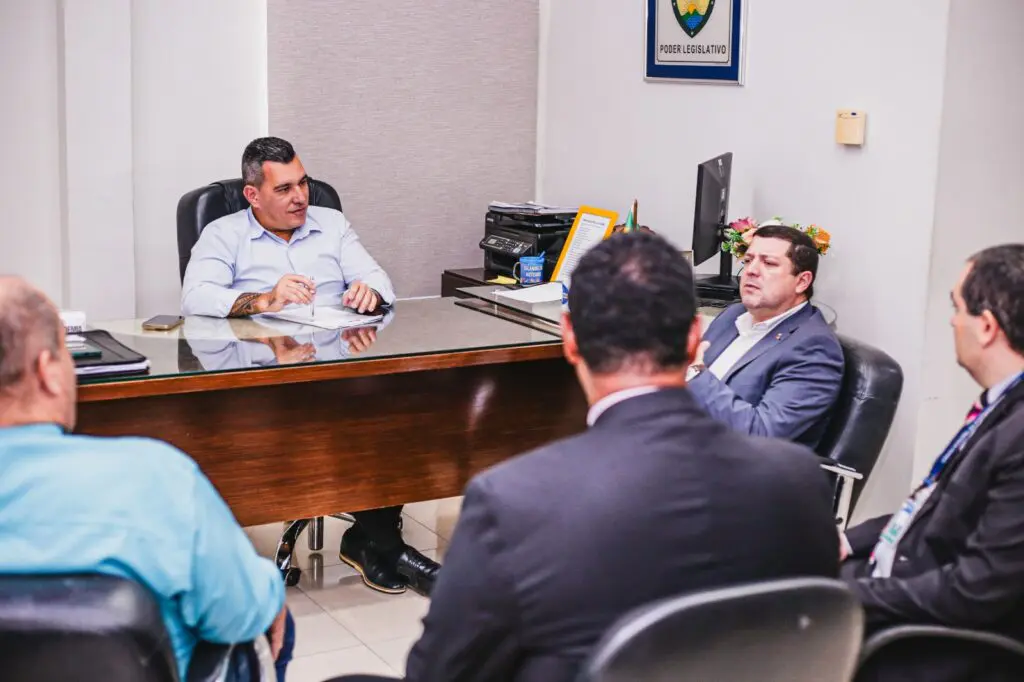 Presidente Saulinho se reúne com representantes da ASCAMVES na Câmara da Serra