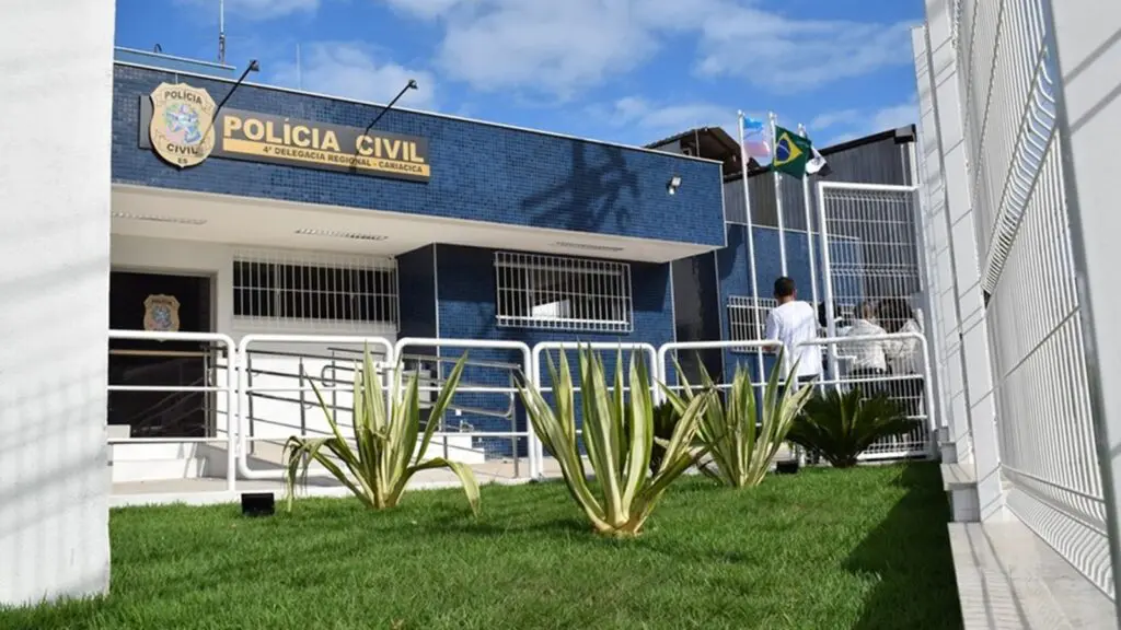 Delegado da Polícia Civil é acusado de participar da máfia do vinho no ES Delegado Henrique Vidigal vira alvo de investigação por fraude fiscal em Cariacica