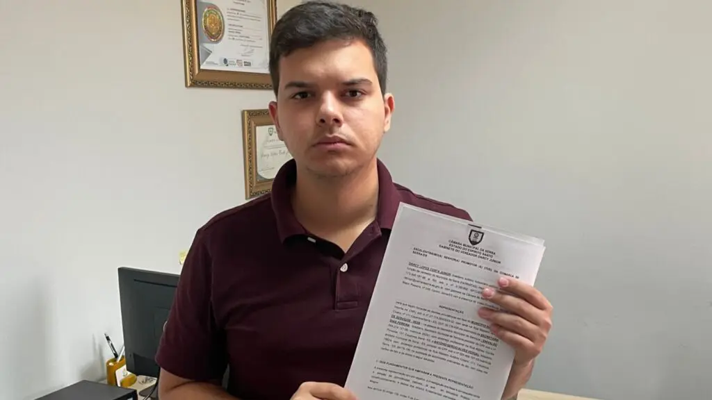 Vereador aciona MP para investigar suspeitas de fraude na decoração natalina na Serra Vereador Darcy Junior denuncia suspeitas de fraude na decoração natalina e aciona investigação do MP