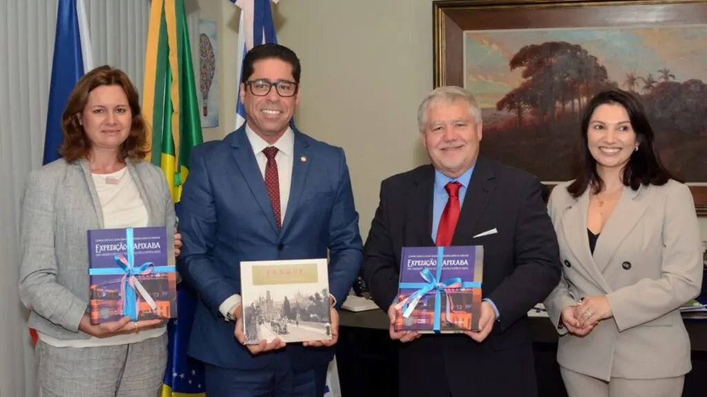 Presidente da ALES recebe comitiva da República Tcheca durante inauguração do consulado no ES Marcelo Santos com comitiva da República Tcheca