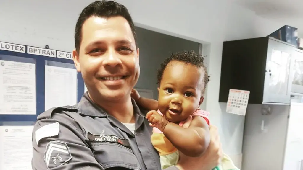 Familia reencontra policiais do BPTran que os socorreram a 5 meses atrás na Serra