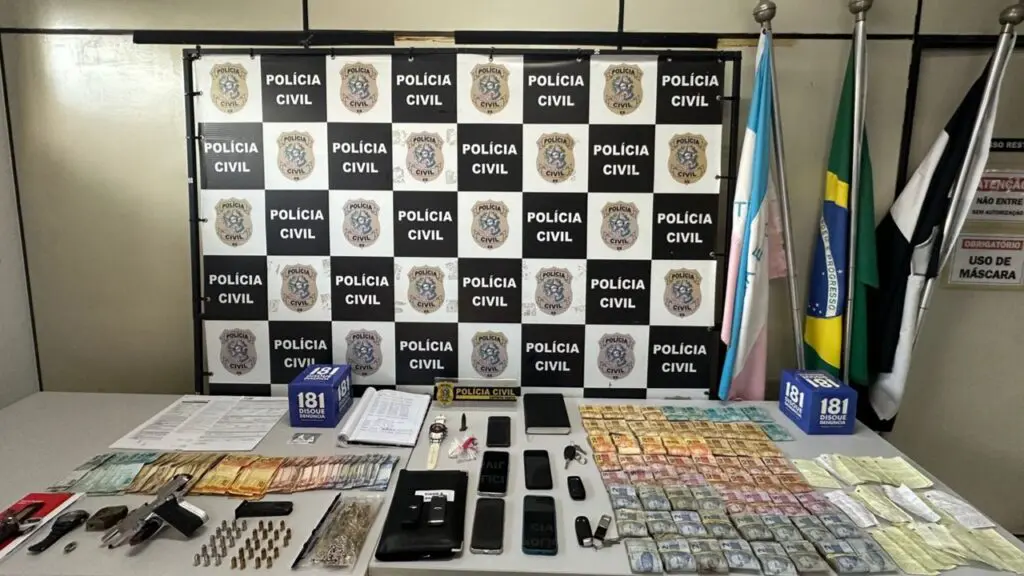Polícia Civil prende grupo acusado de lavar dinheiro para a Tropa do Capitão América Polícia Civil cumpre mandados e prende