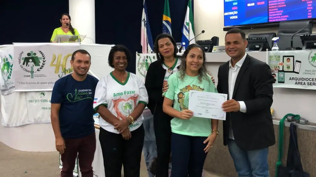 Anderson Muniz em homenagem à Pastoral da Criança