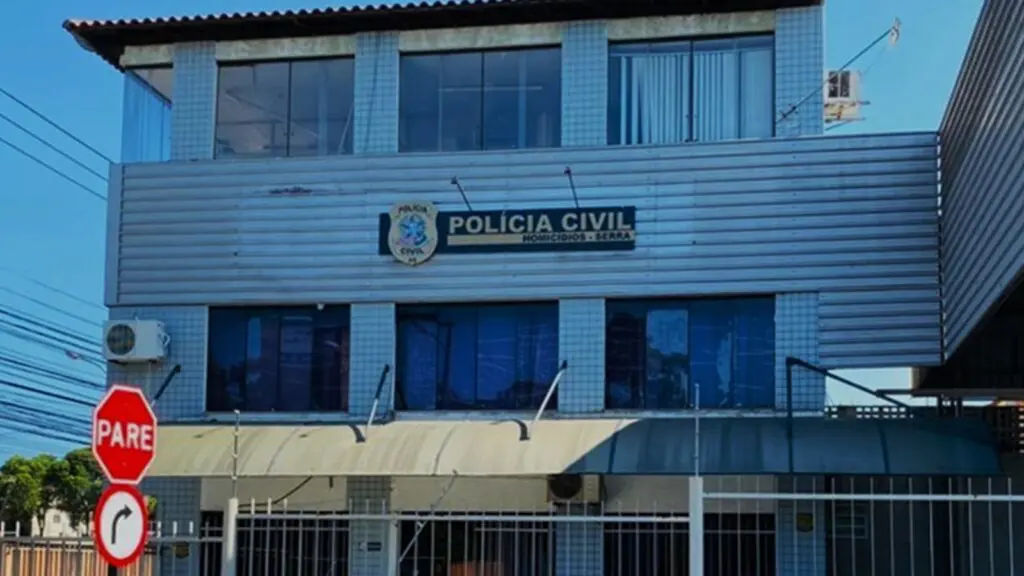 Mulher pede socorro na DHPP Serra e equipe prende suspeito de importunação sexual