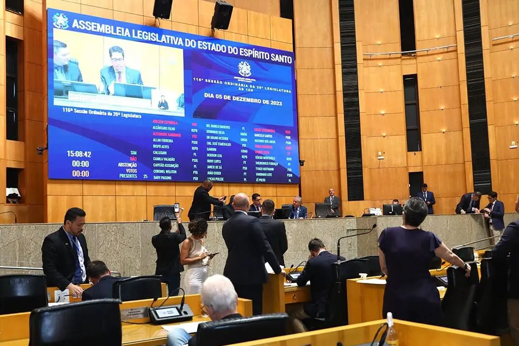Deputados da ALES recebem projeto de lei para revogar aumento do ICMS no ES