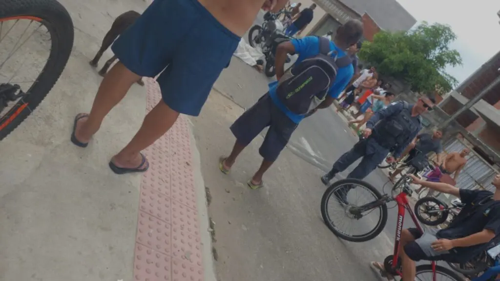 Guerra do Tráfico: Jovem é executado a tiros em plena luz do dia em Nova Almeida Guerra do Tráfico: Jovem é executado a tiros em plena luz do dia em Nova Almeida