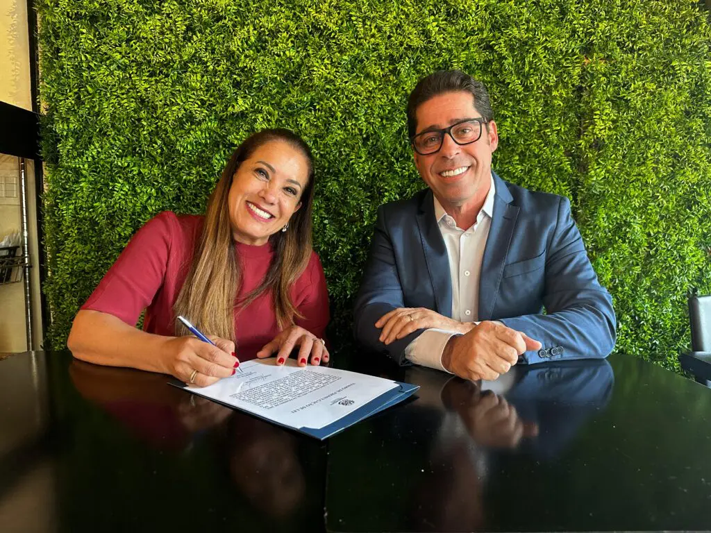 Deputado Marcelo Santos e Janete de Sá celebram lei para ajudar mulheres vítimas de violência doméstica no ES