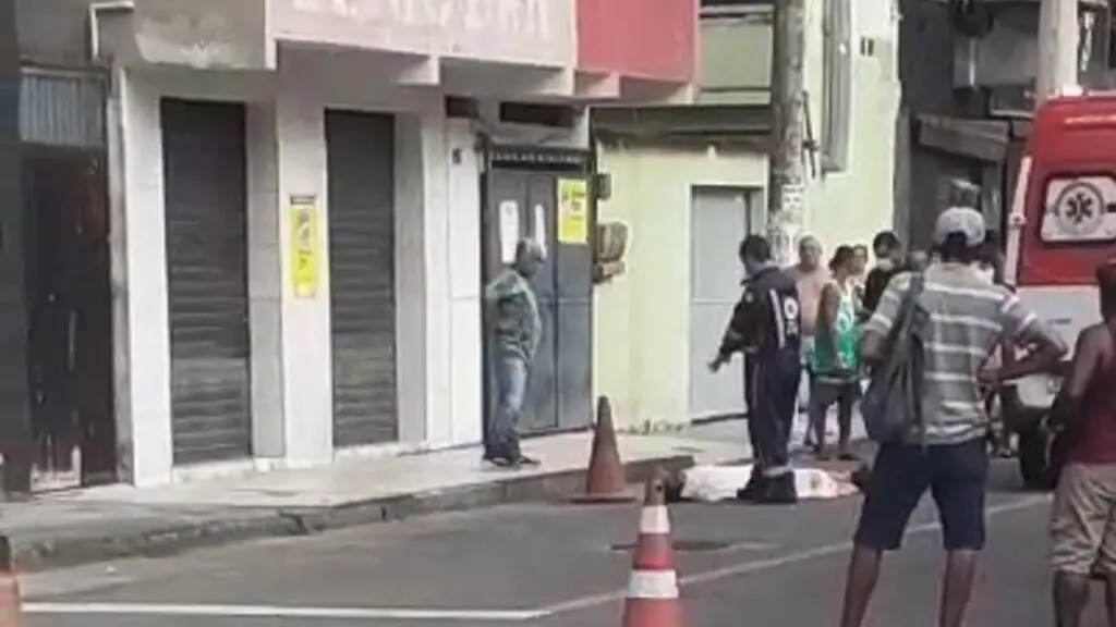 Pedreiro cai do 3 andar e morre em Jardim Tropical.