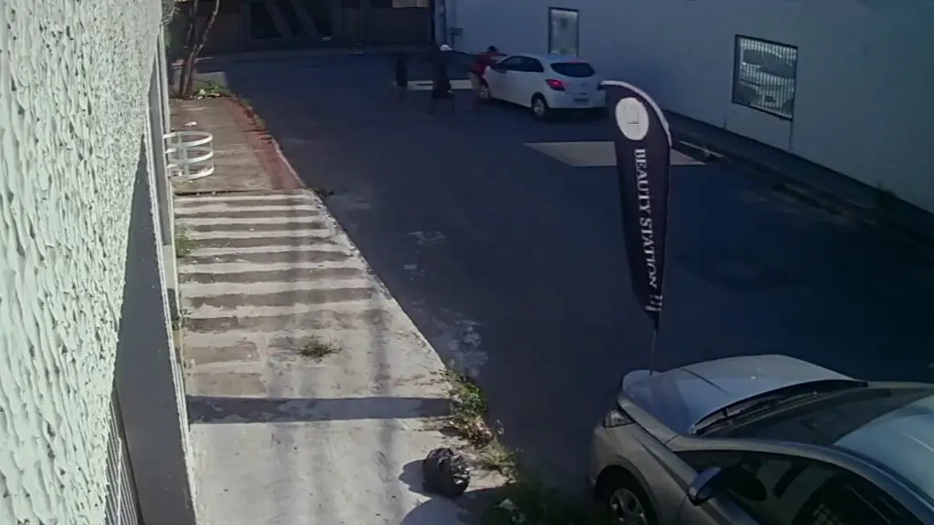 Vídeo: Mulher é vítima de sequestro relâmpago do PIX em Laranjeiras Quadrilha rouba carro e sequestra mulher em Laranjeiras