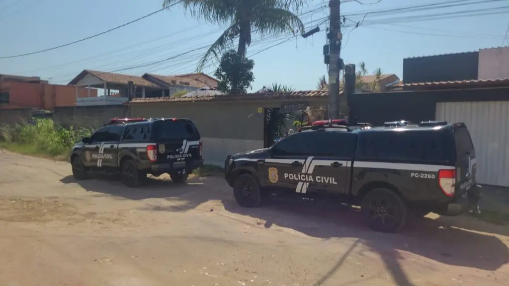 Polícia Civil prende quadrilha que aterrorizou e extorquiu R$ 1,4 milhão de idoso na Serra Golpe Milionário: DEIC prende quadrilha que fazia chantagens a idosos na Serra.