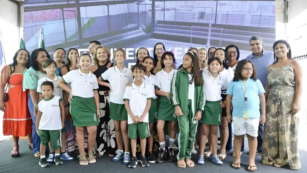 Prefeitura inicia entrega de uniformes e kits escolares em escolas da Serra.