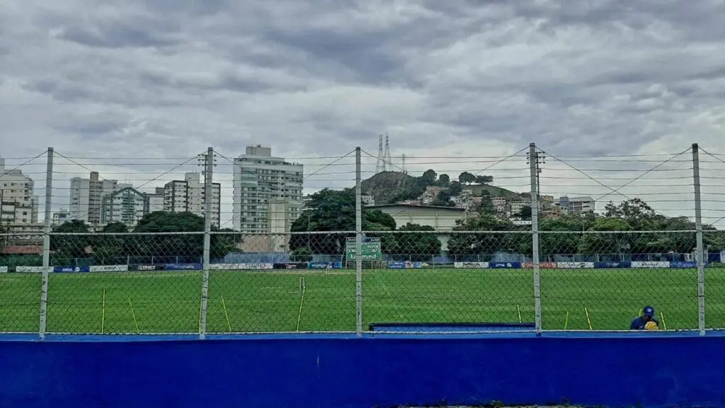 Vitória FC anuncia expansão de estádio para capacidade de 6 mil torcedores em 2024 Estádio Salvador Costa, passará por obras de expansão em 2024 com o Vitória FC