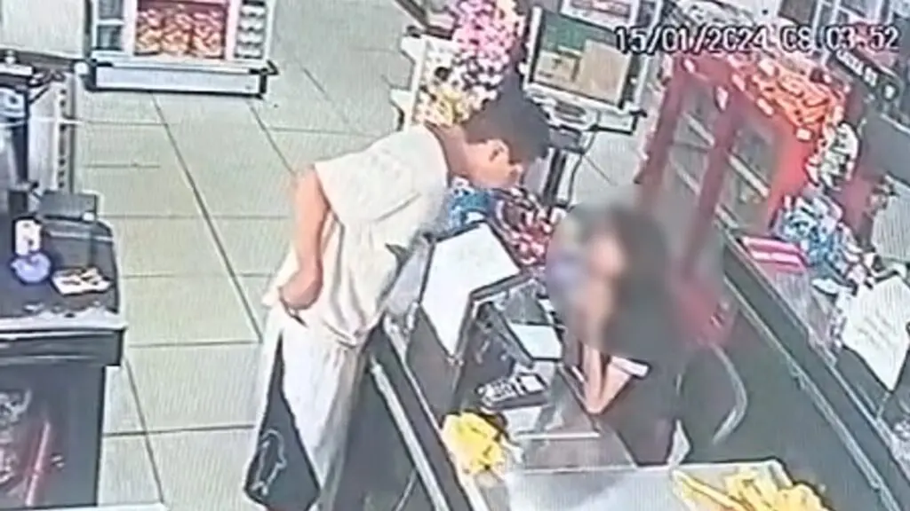 Vídeo: Sujeito utiliza um garfo para assaltar supermercado em Planalto Serrano