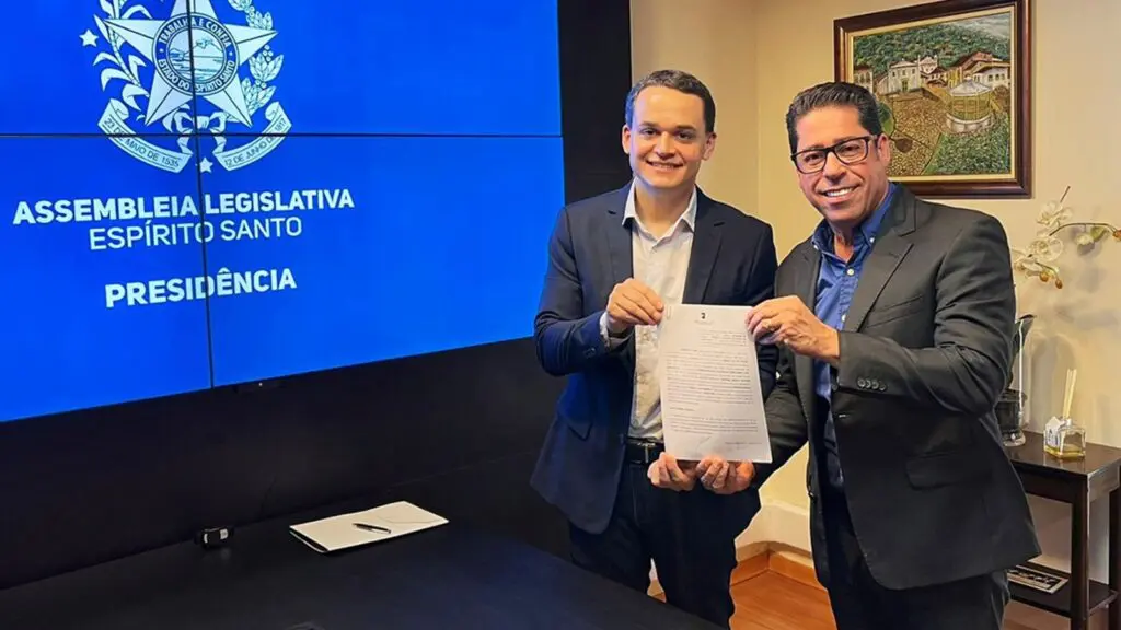 TV ALES irá transmitir imagens em tempo real do trânsito em Vitória Marcelo Santos e Lorenzo Pazolini assinam termo de colaboração para a TV ALES