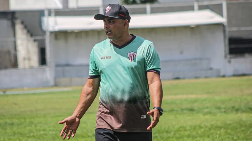 Serra FC anuncia a saída do técnico Erich Bomfim após três derrotas no Campeonato Capixaba Erich Bonfim, ex-treinador do Serra FC