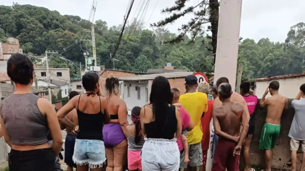 Sujeito acaba baleado e esfaqueado após ser acusado de balear duas pessoas em Nova Almeida Sujeito acaba baleado e esfaqueado após ser acusado de balear duas pessoas em Nova Almeida