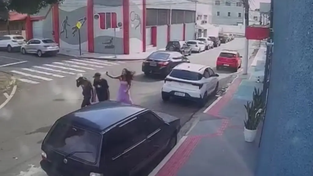 Vítima põe assaltantes para correr durante assalto na Serra.