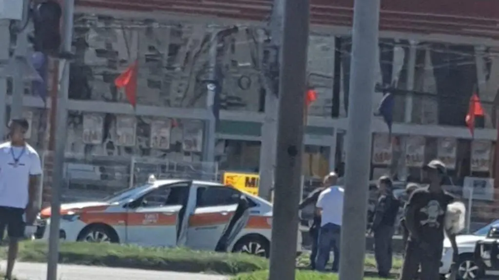 Força Tática prende sujeito conduzindo táxi recheado de drogas e arma na Serra Motorista é preso com carro recheado de flagrantes na BR-101 na Serra.