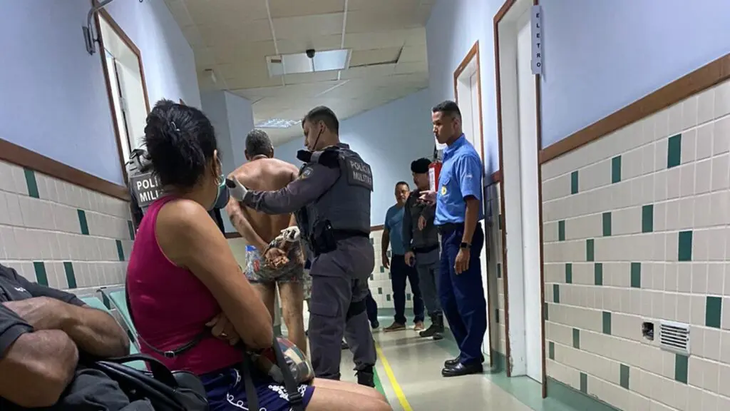 Homem acusado de esfaquear a companheira busca abrigo na UPA de Serra sede