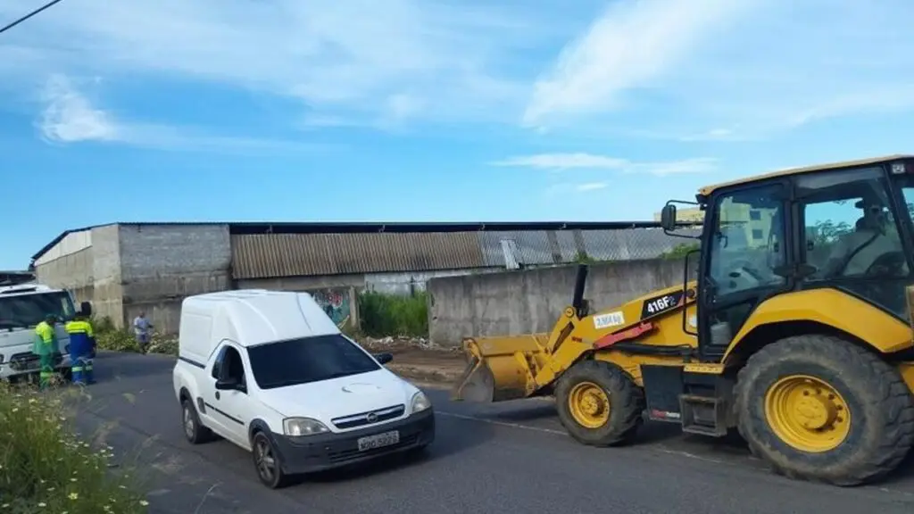 Combate à dengue: Prefeitura da Serra conta com a ajuda da população contra o descarte ilegal de lixo Prefeitura da Serra aumenta a fiscalização contra descarte de lixo na Serra