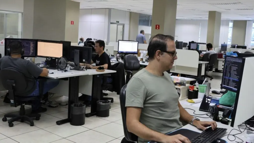 PRODEST anuncia concurso público com salários iniciais de mais de R$ 7.300 Governo do ES lança processo seletivo na área de Tecnologia da Informação.
