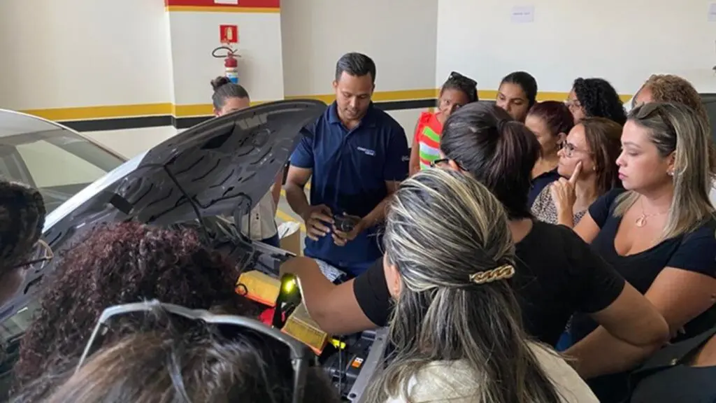 Detran ES abre inscrições para curso gratuito de mecânica básica voltado para mulheres