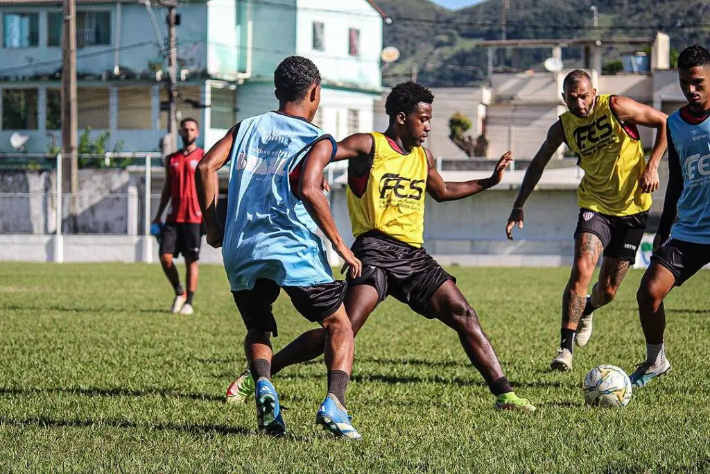Serra FC em treinamento