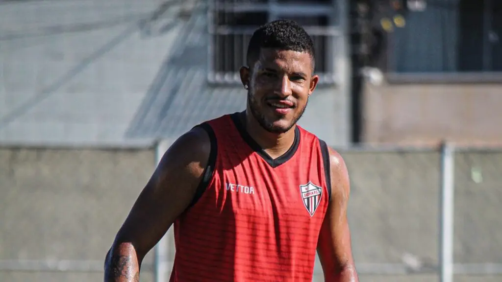 Gugu recebe propostas para deixar o Serra FC mas decide ficar no clube de olho na série D do Brasileirão Gugu em campo pelo Serra FC
