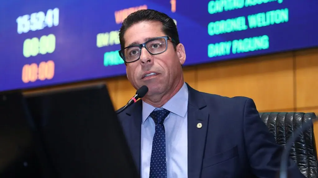 Presidente da ALES aprova projeto para oferecer auxílio psicológico às vítimas das chuvas no ES Presidente da ALES, Marcelo Santos