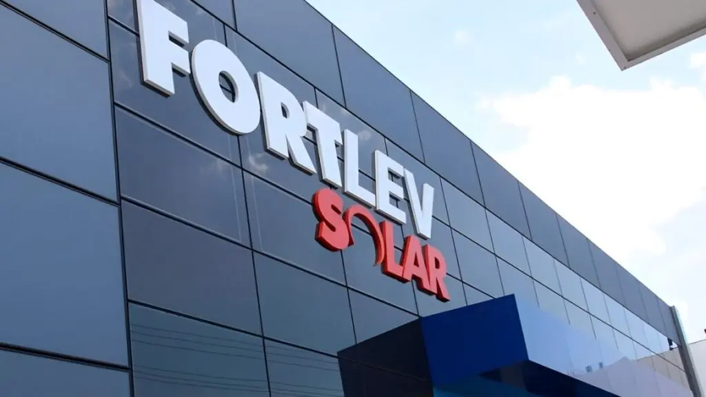Fortlev Solar anuncia 16 novas vagas de emprego em sua unidade na Serra Empresa Fortlev Solar está com novas vagas de emprego na Serra.