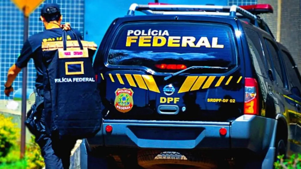 Polícia Federal realiza operação contra desinformação ocorrida na eleição de 2020 na Serra Operação Revelado: Polícia Federal arrocha suspeitos de criar fake news contra candidatos nas eleições na Serra.