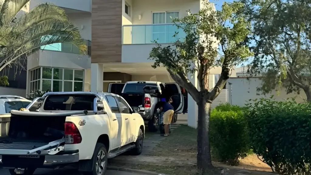 Jogo do Tigrinho: Casal de influenciadores são presos em condomínio de luxo na Serra Casal de influenciadores de Minas Gerais é preso na Serra, investigados de participarem de jogos de azar.