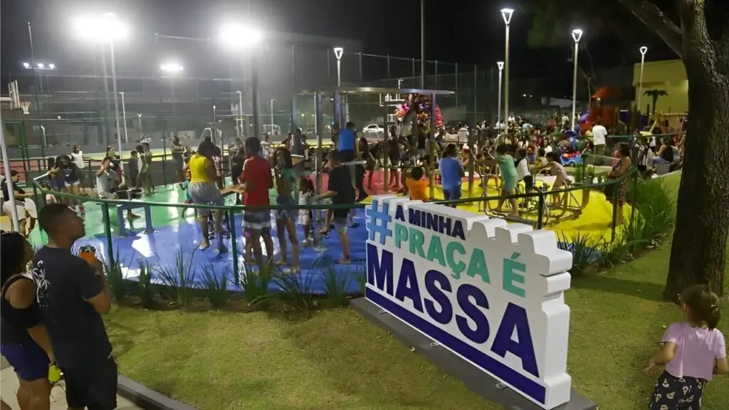 Prefeitura da Serra entrega revitalização da praça do bairro Mestre Álvaro Prefeitura da Serra entrega obra de R$ 1,6 milhão de reforma da Praça Adauto Ferreira Silva.