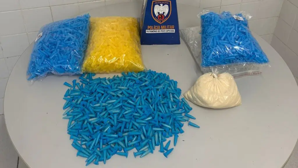 Polícia Militar encontra gruta recheada de drogas no Morro Mestre Álvaro Polícia Militar encontra caverna das drogas na Serra.