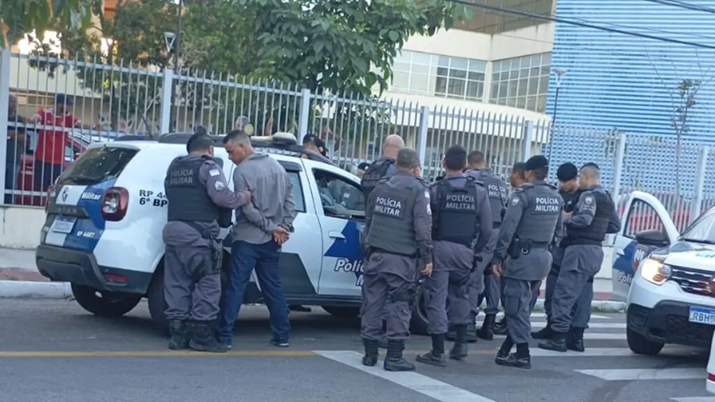 Polícia Militar intercepta veículo usado em ataque a tiros em bairro da Serra