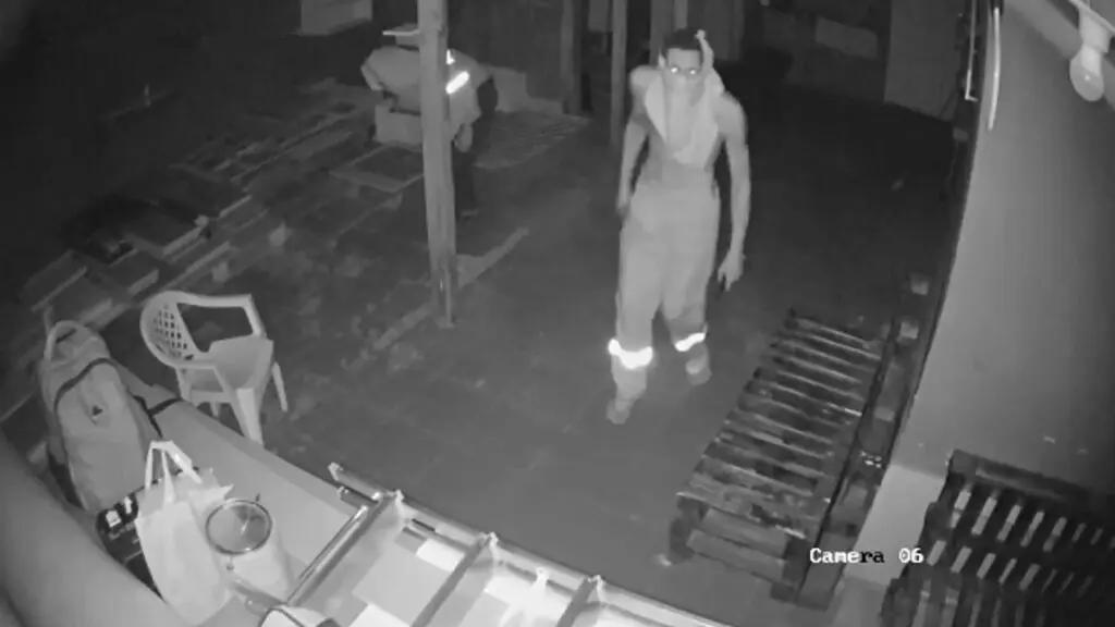 Vídeo: Bandidos invadem marcenaria e deixam mais de 5 mil reais de prejuízo na Serra Vídeo: Bandidos invadem mercearia e fazem a limpa na Serra