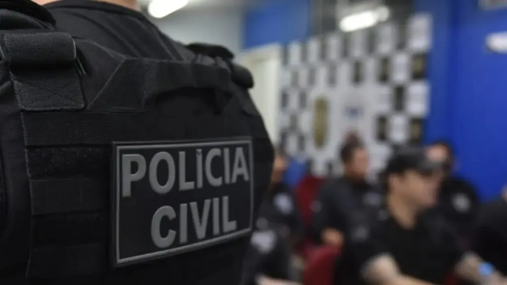 Polícia Civil prende padrasto acusado de espancar bebê de menos de 2 anos na Serra Padrasto é preso após espancar enteada de apenas um ano na Serra.