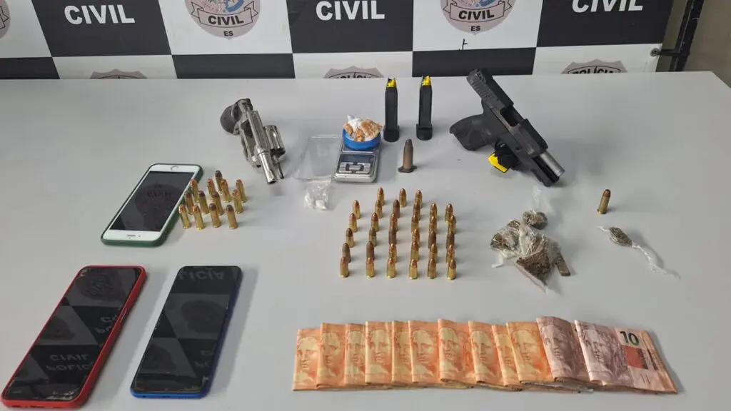 Operação conjunta termina com prisão de dois jovens por tráfico e posse de armas na Serra Polícia Civil arrocha traficantes durante operação na Serra.